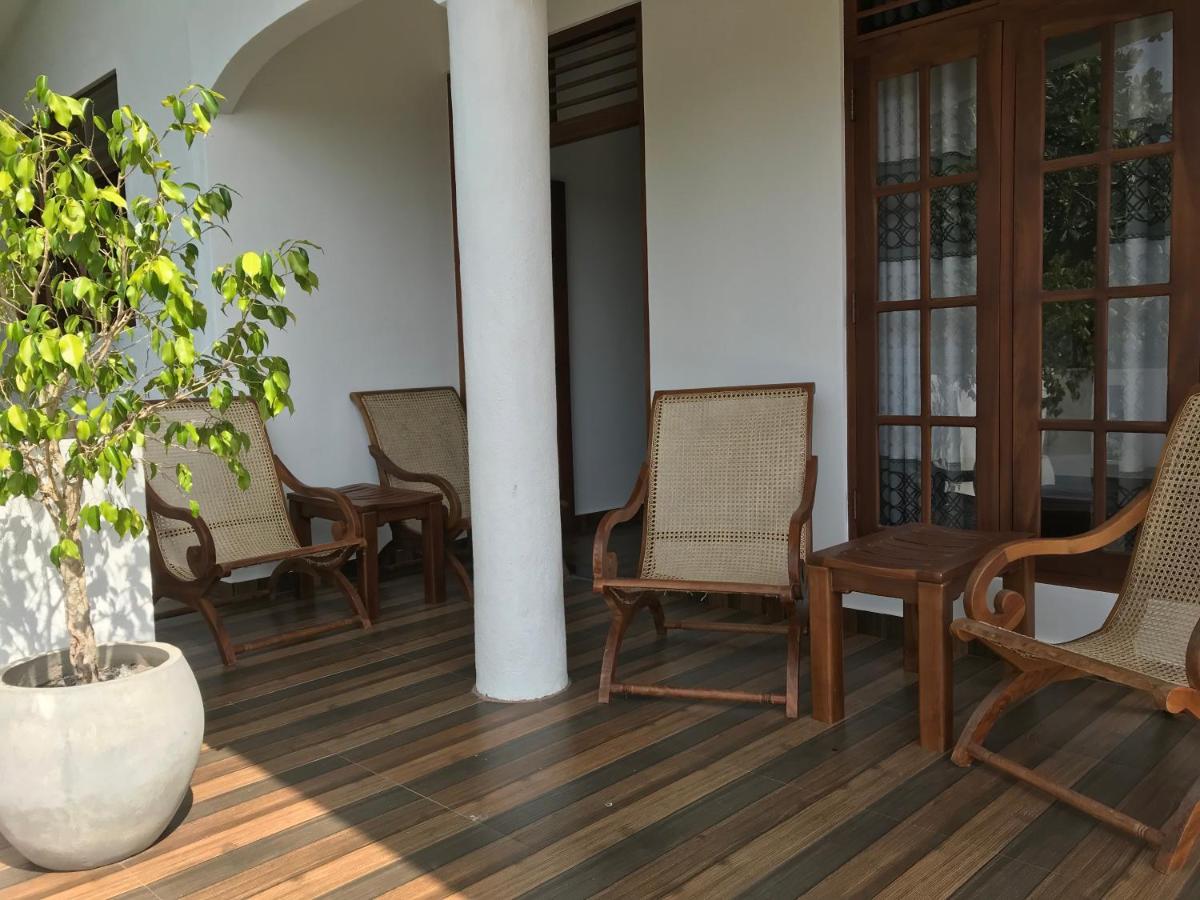 Homestay The Dalawella Porch House